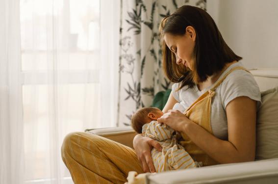 Des anticorps IgG et IgA dans le lait des mères vaccinées contre la Covid-19 Des anticorps IgG et IgA dans le lait des mères vaccinées contre la Covid-19