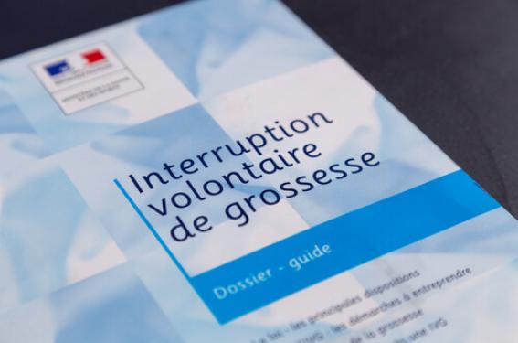 Dans un contexte de baisse de recours à l’IVG, le débat sur le délai légal relancé Dans un contexte de baisse de recours à l’IVG, le débat sur le délai légal relancé